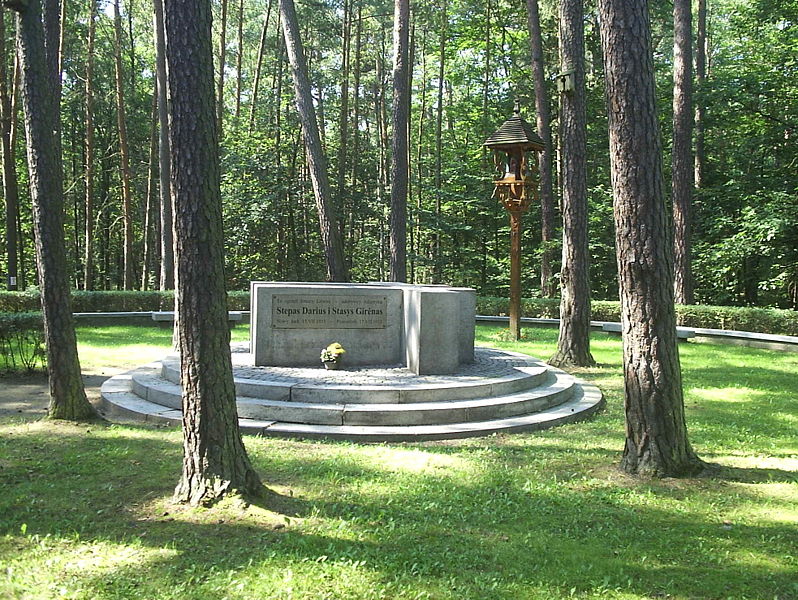 Monument marking the crash site near Pszczelnik